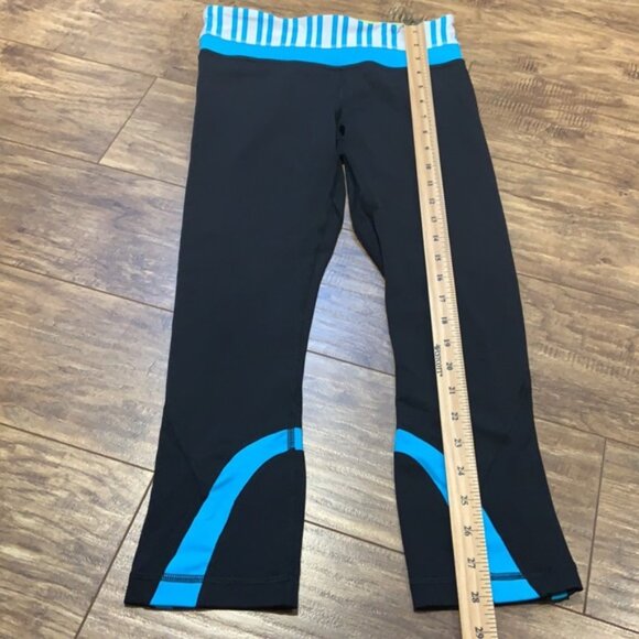 Lululemon capris blue and white waist band - Picture 3 of 9